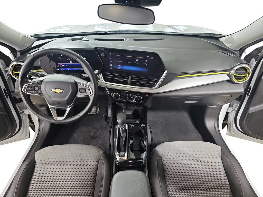 Certified 2025 Chevrolet Trax LT w/ Driver Confidence Package FWD image 11