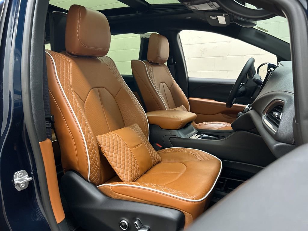 Used 2024 Chrysler Pacifica Pinnacle w/ Trailer Tow Group image 12