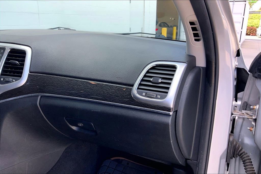 Used 2011 Jeep Grand Cherokee 70th Anniversary RWD image 14