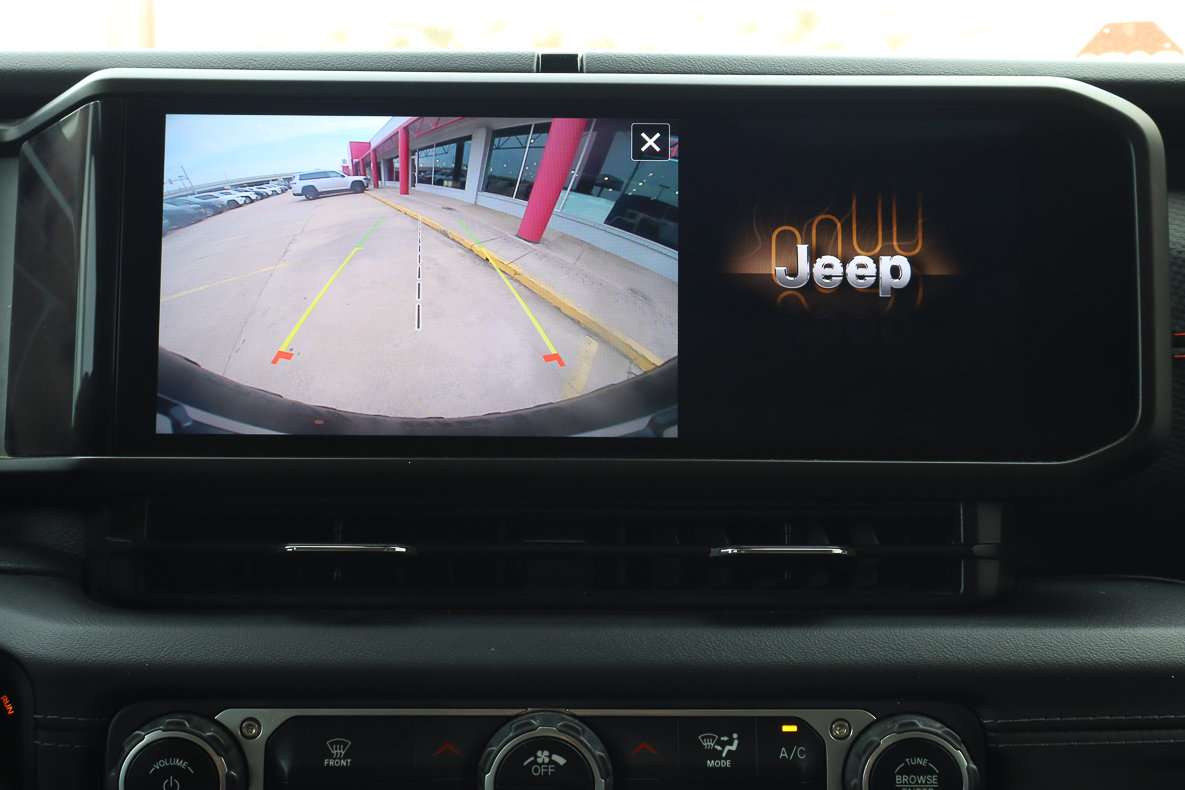 Used 2024 Jeep Wrangler Rubicon image 12