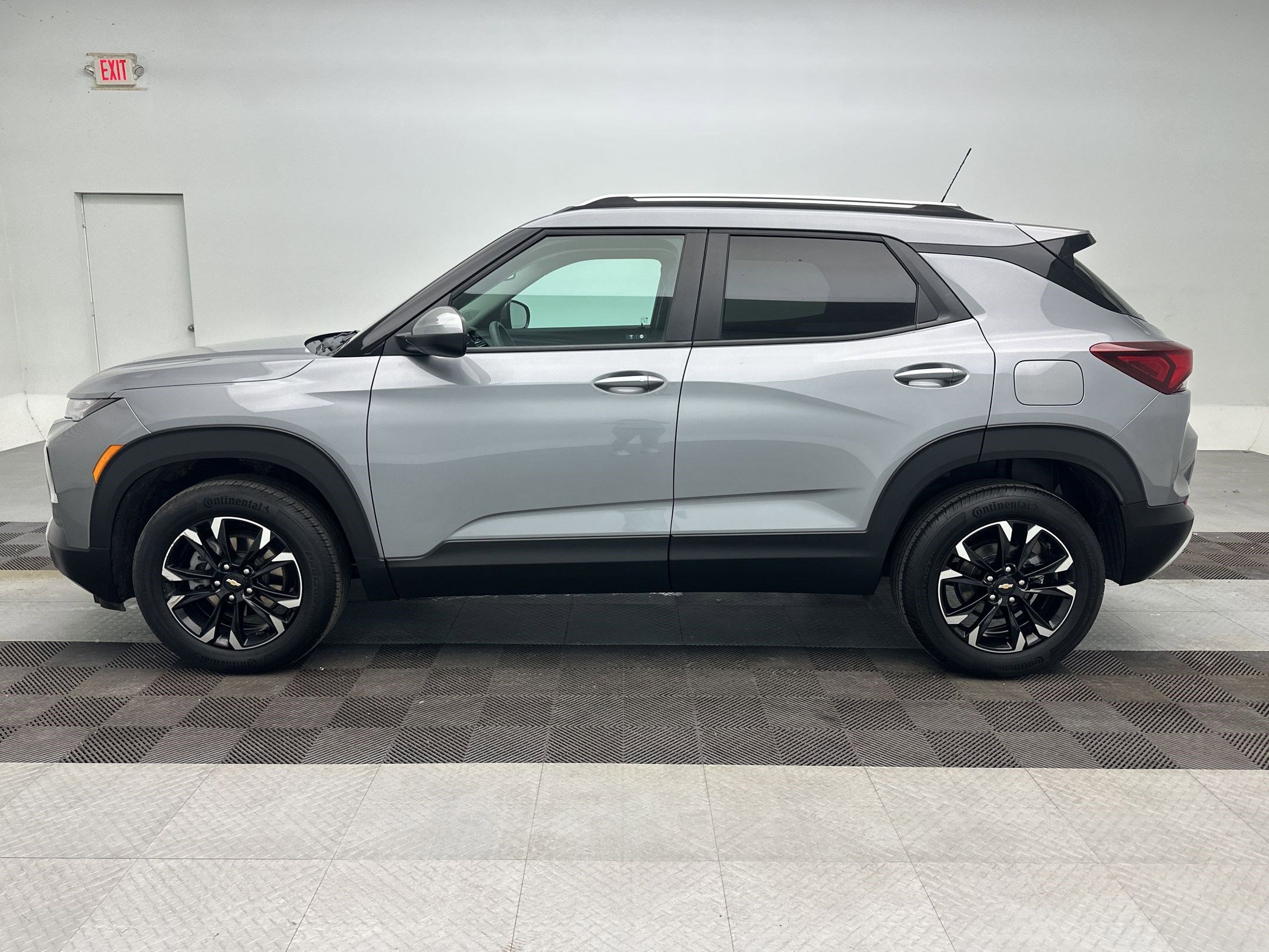 Certified 2023 Chevrolet TrailBlazer LT w/ Convenience Package AWD/4WD image 2