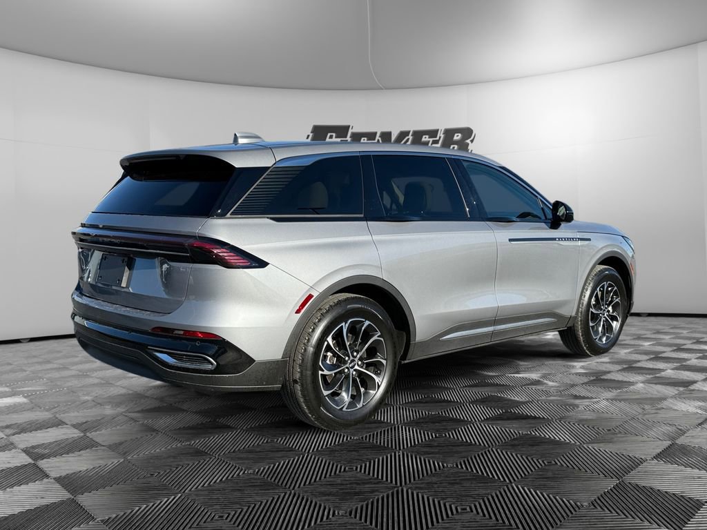 Used 2025 Lincoln Nautilus Premier w/ Equipment Group 102A image 5