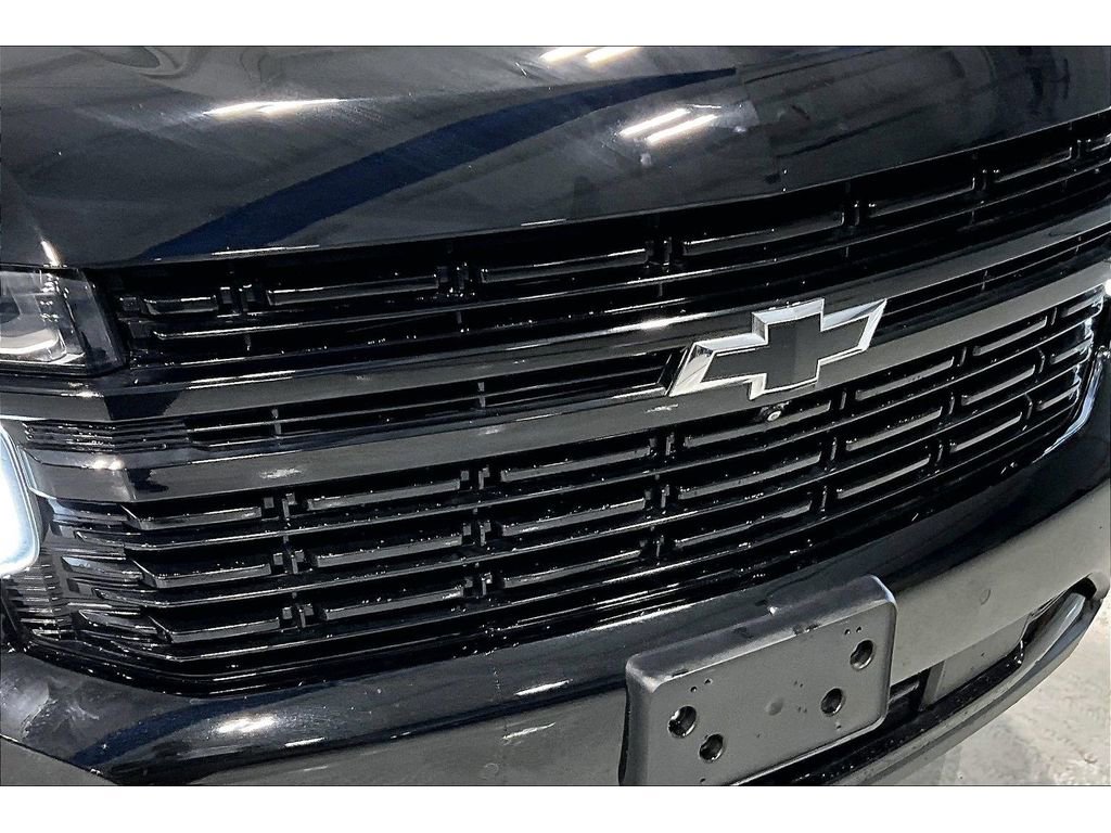 Used 2024 Chevrolet Suburban RST w/ Luxury Package AWD/4WD image 32