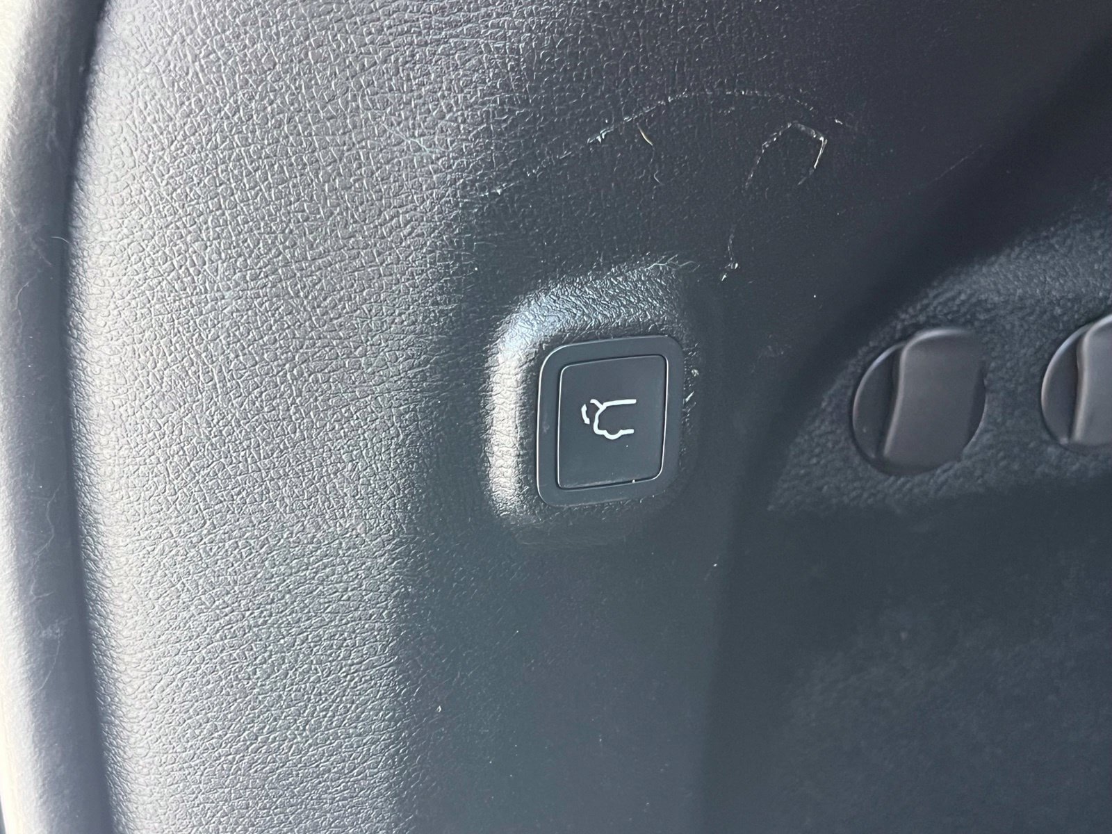 Used 2023 Jeep Cherokee Trailhawk w/ Sun & Sound Group AWD/4WD image 15