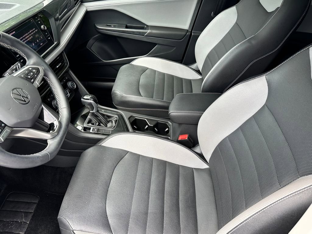 Used 2022 Volkswagen Taos SEL w/ Panoramic Sunroof Package image 11
