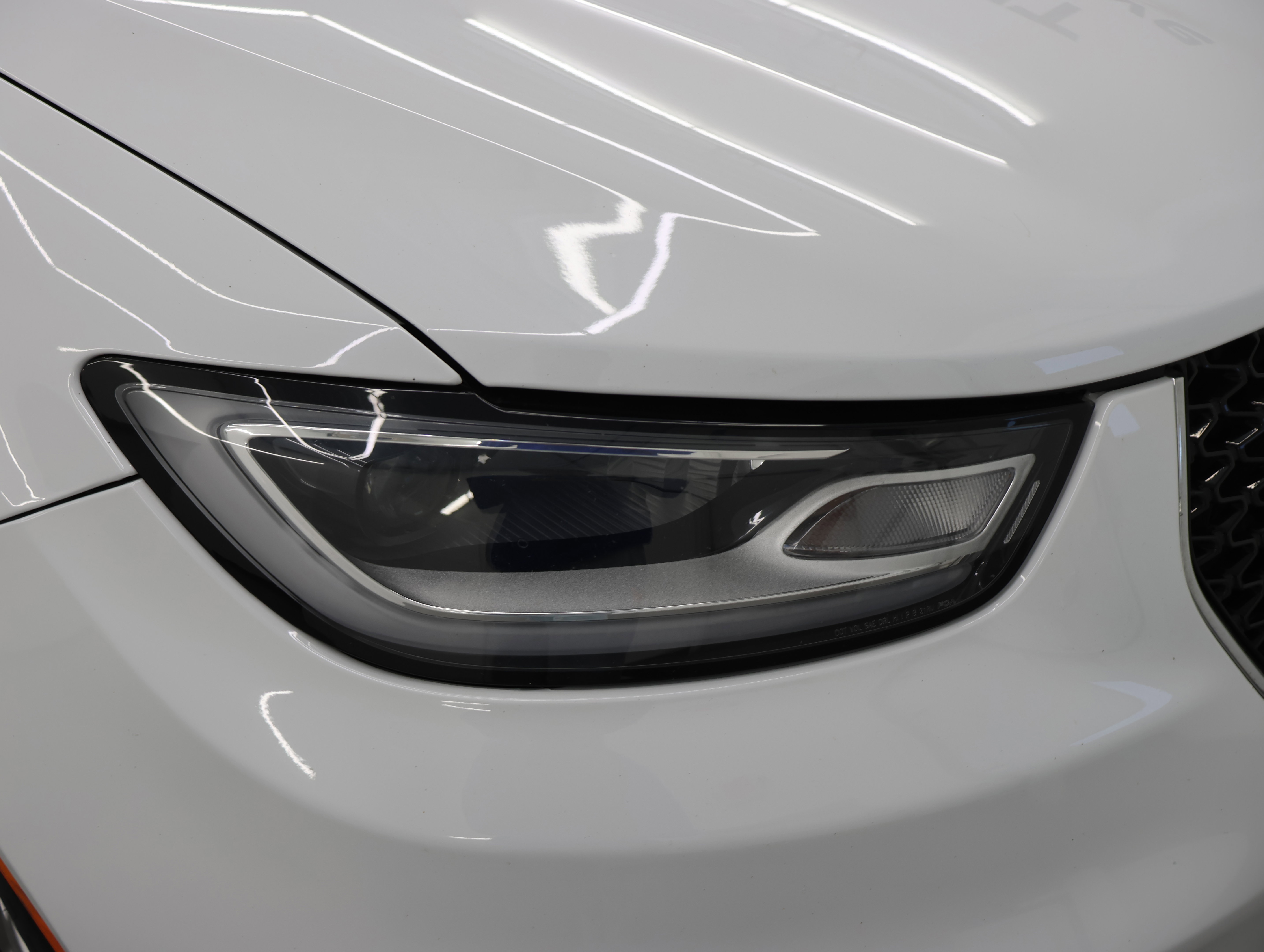 Used 2024 Chrysler Pacifica Touring-L FWD image 22