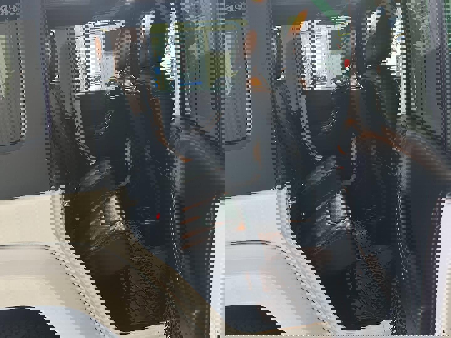 Used 2018 Jeep Wrangler Unlimited Sahara image 13