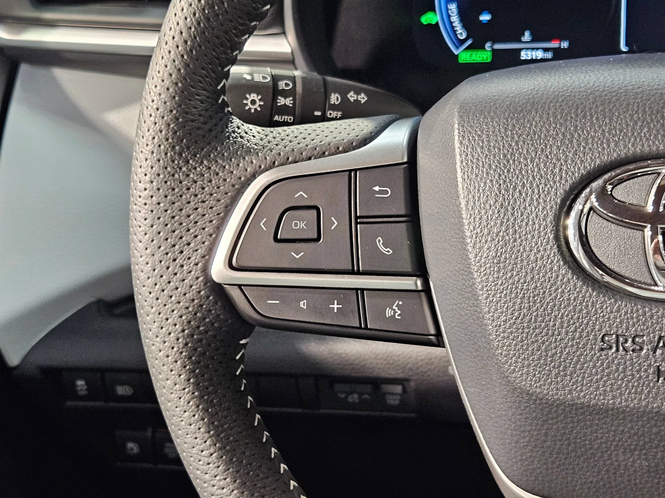Certified 2025 Toyota Sienna XSE FWD image 28