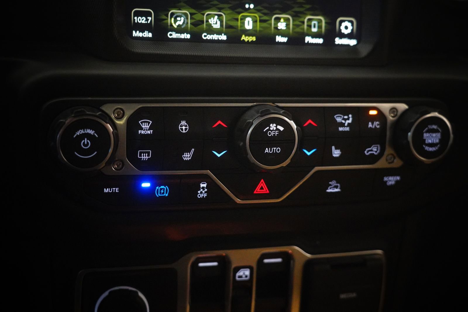 Used 2022 Jeep Wrangler Unlimited Sahara w/ Cold Weather Group image 27