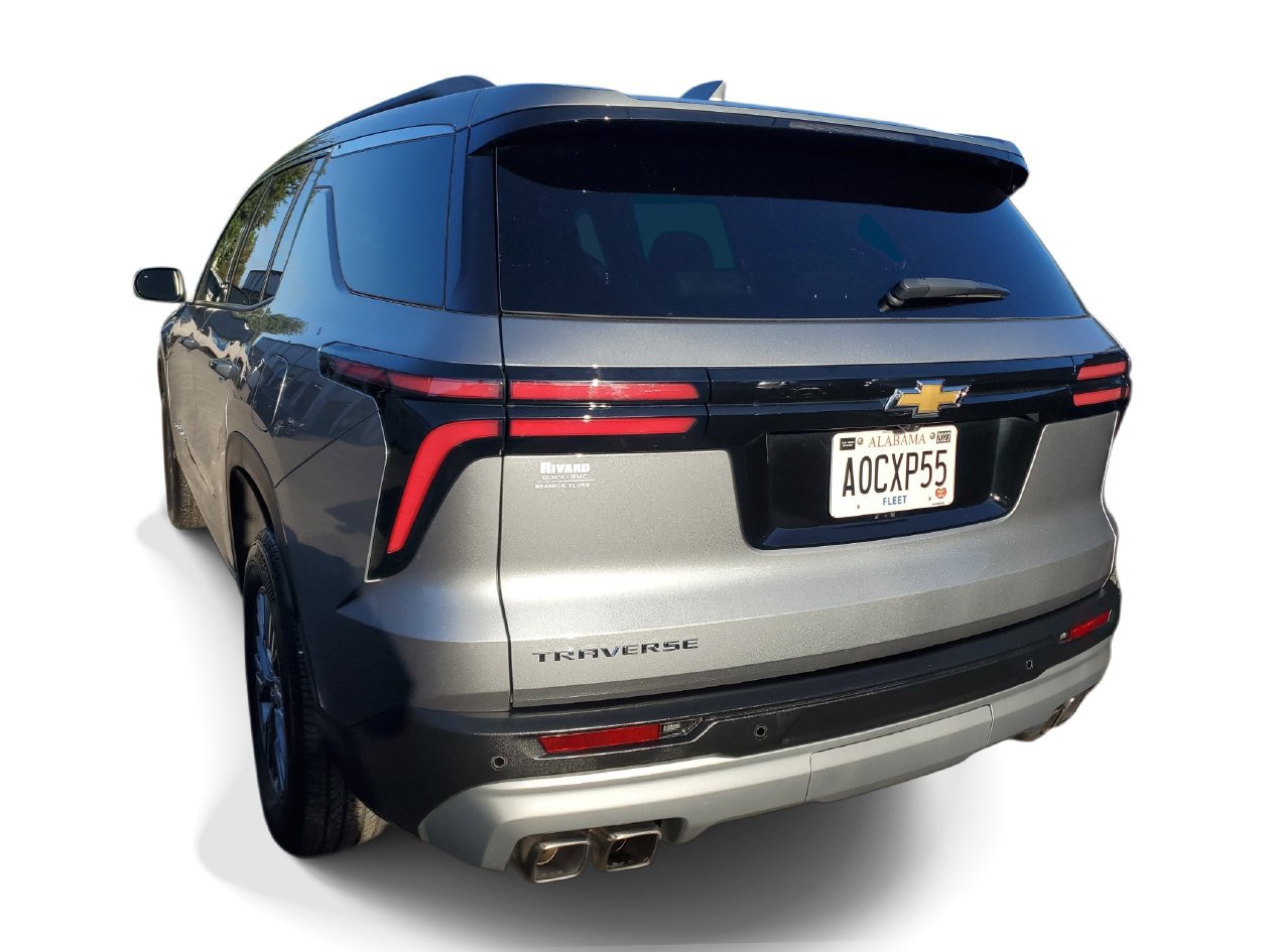 Used 2026 Chevrolet Traverse LT FWD image 3