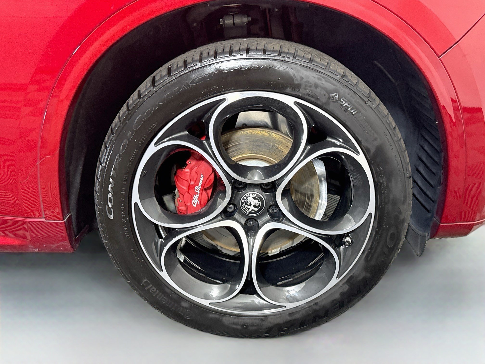 Used 2023 Alfa Romeo Stelvio Veloce AWD/4WD image 32