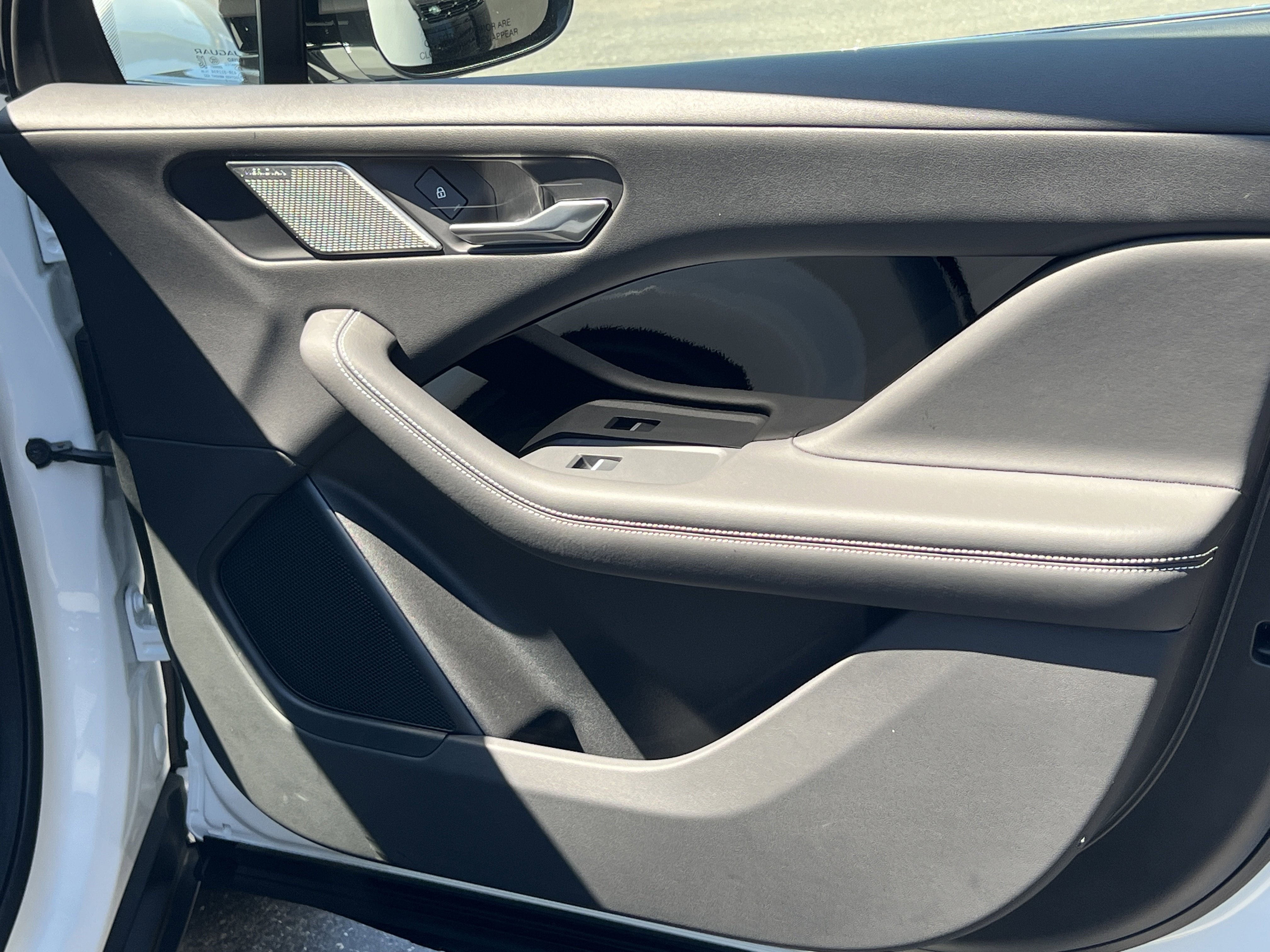 Certified 2024 Jaguar I-PACE R-Dynamic HSE image 10