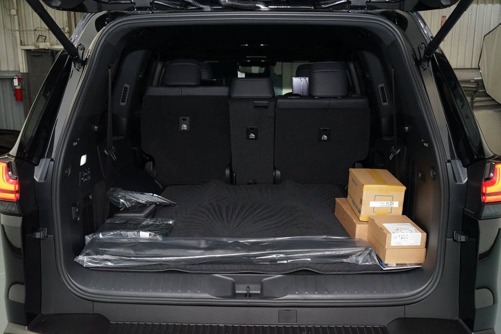 Used 2026 Lexus LX 600 4WD w/ Appearance Package image 36