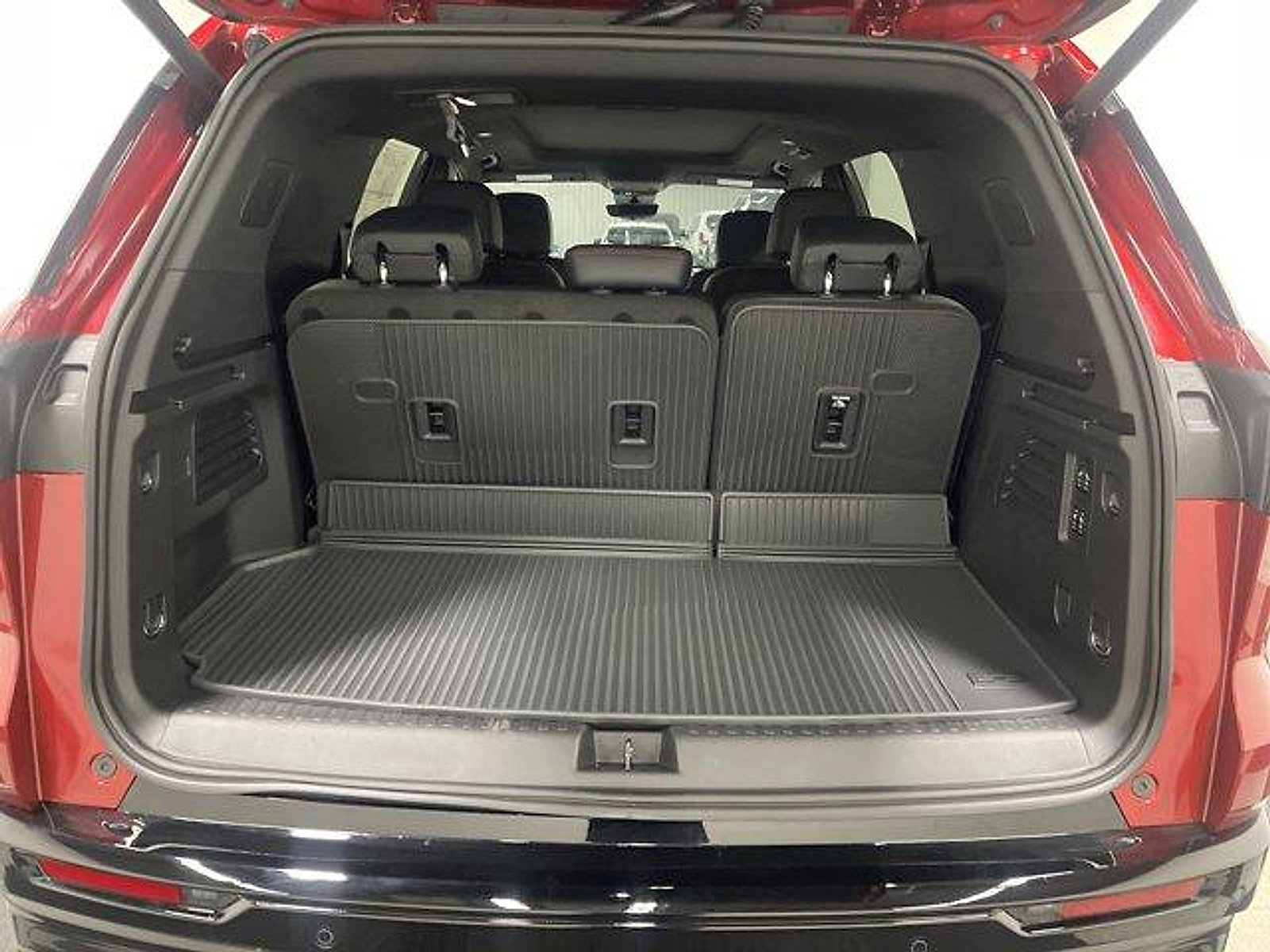 New 2026 Chevrolet Traverse RS w/ LPO, Floor Liner Package FWD image 13