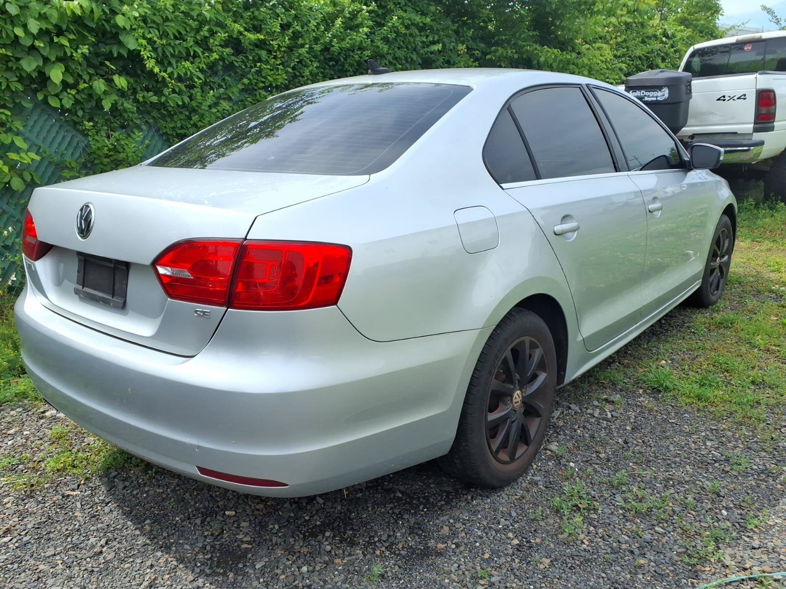 Used 2014 Volkswagen Jetta SE FWD image 2
