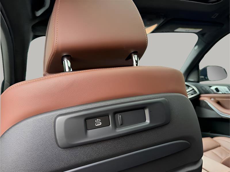 Used 2020 BMW X7 xDrive40i w/ M Sport Package AWD/4WD image 39