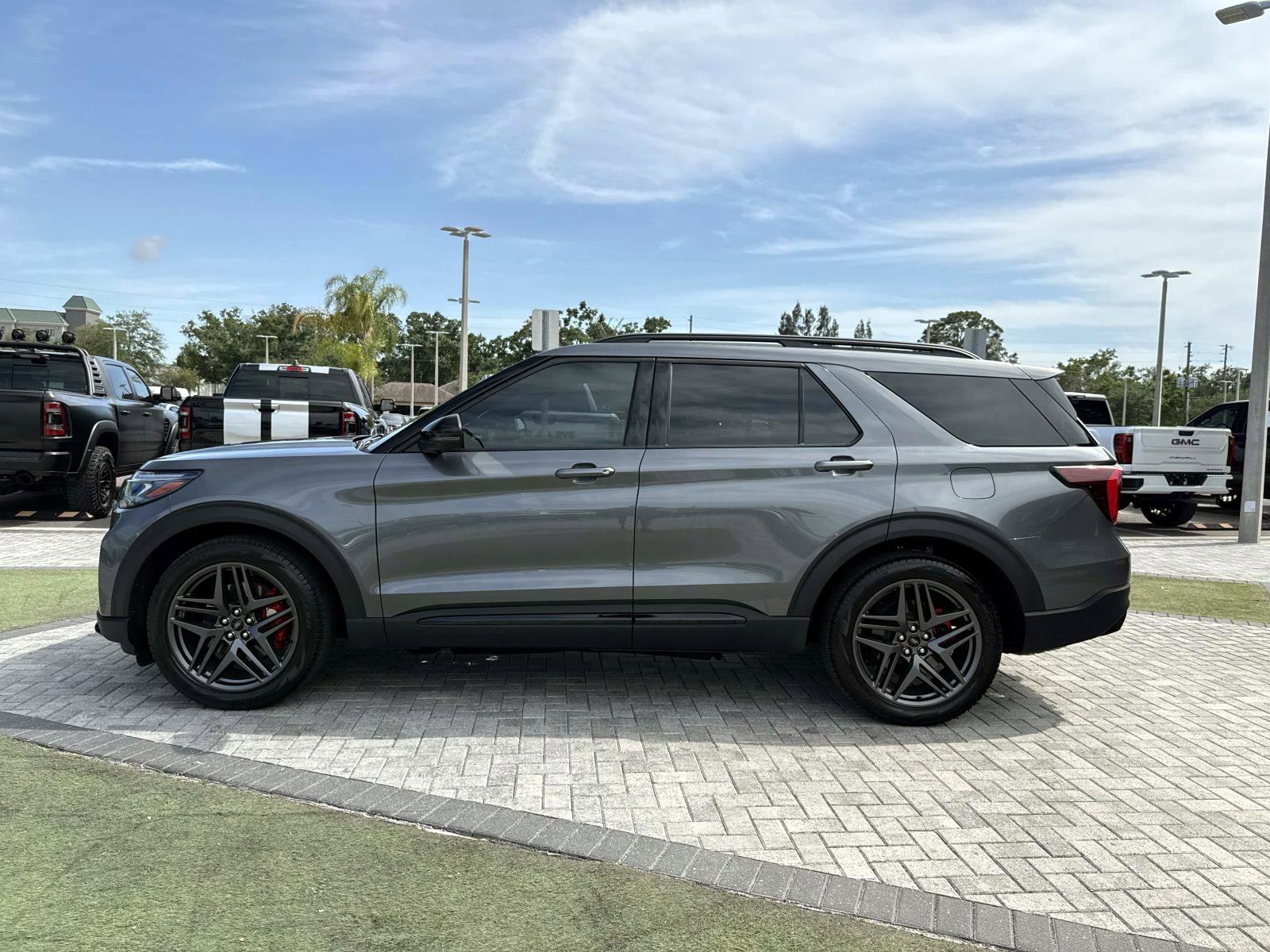 Used 2025 Ford Explorer ST w/ Sun And Sound Package AWD/4WD image 4
