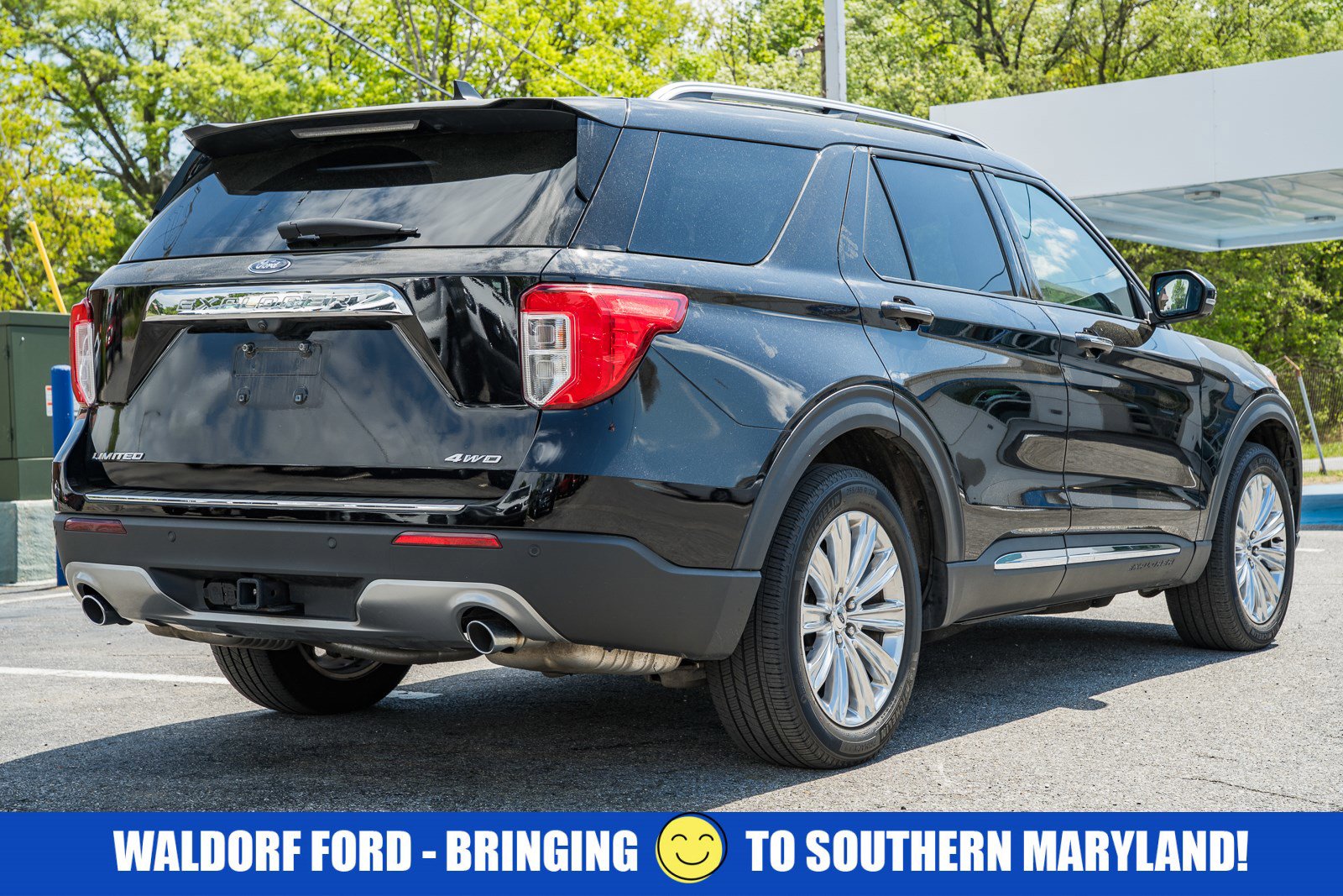 Used 2023 Ford Explorer Limited w/ Limited Technology Package AWD/4WD image 4