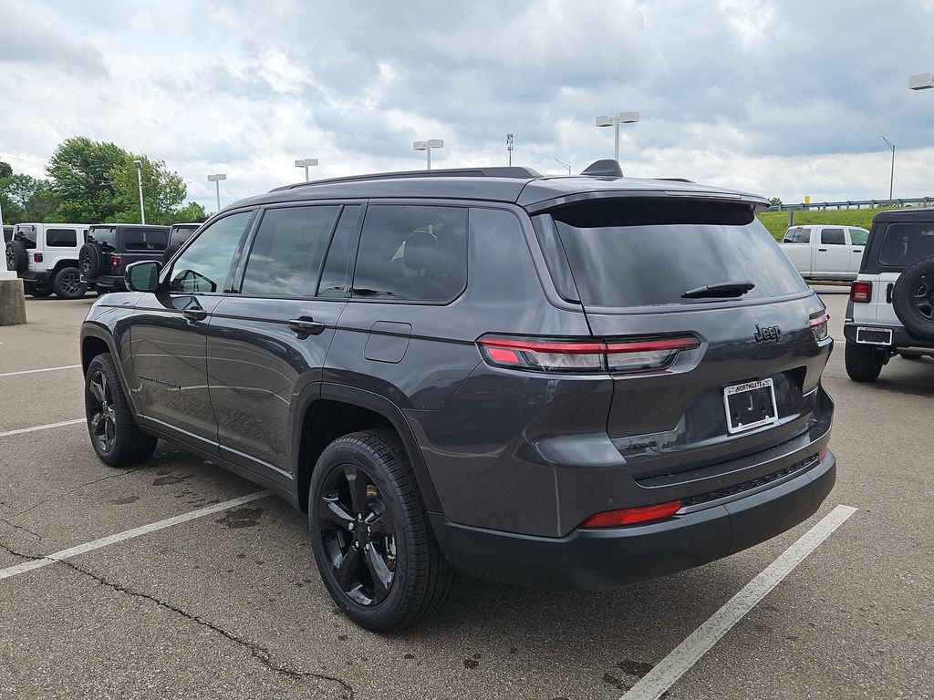 New 2026 Jeep Grand Cherokee Summit AWD/4WD image 3