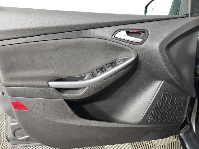 Used 2014 Ford Focus Titanium image 11