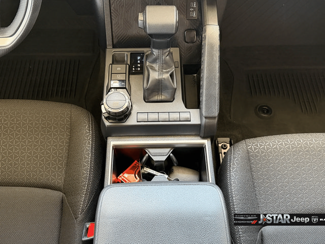 Used 2025 Toyota 4Runner SR5 AWD/4WD image 16