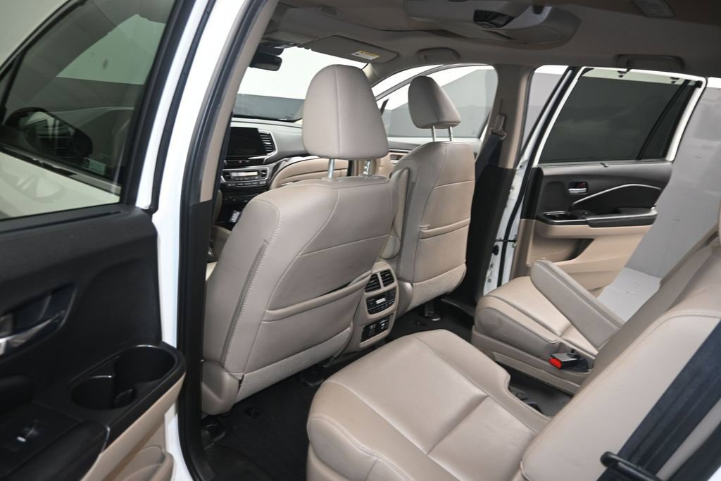 Used 2021 Honda Pilot Touring image 12