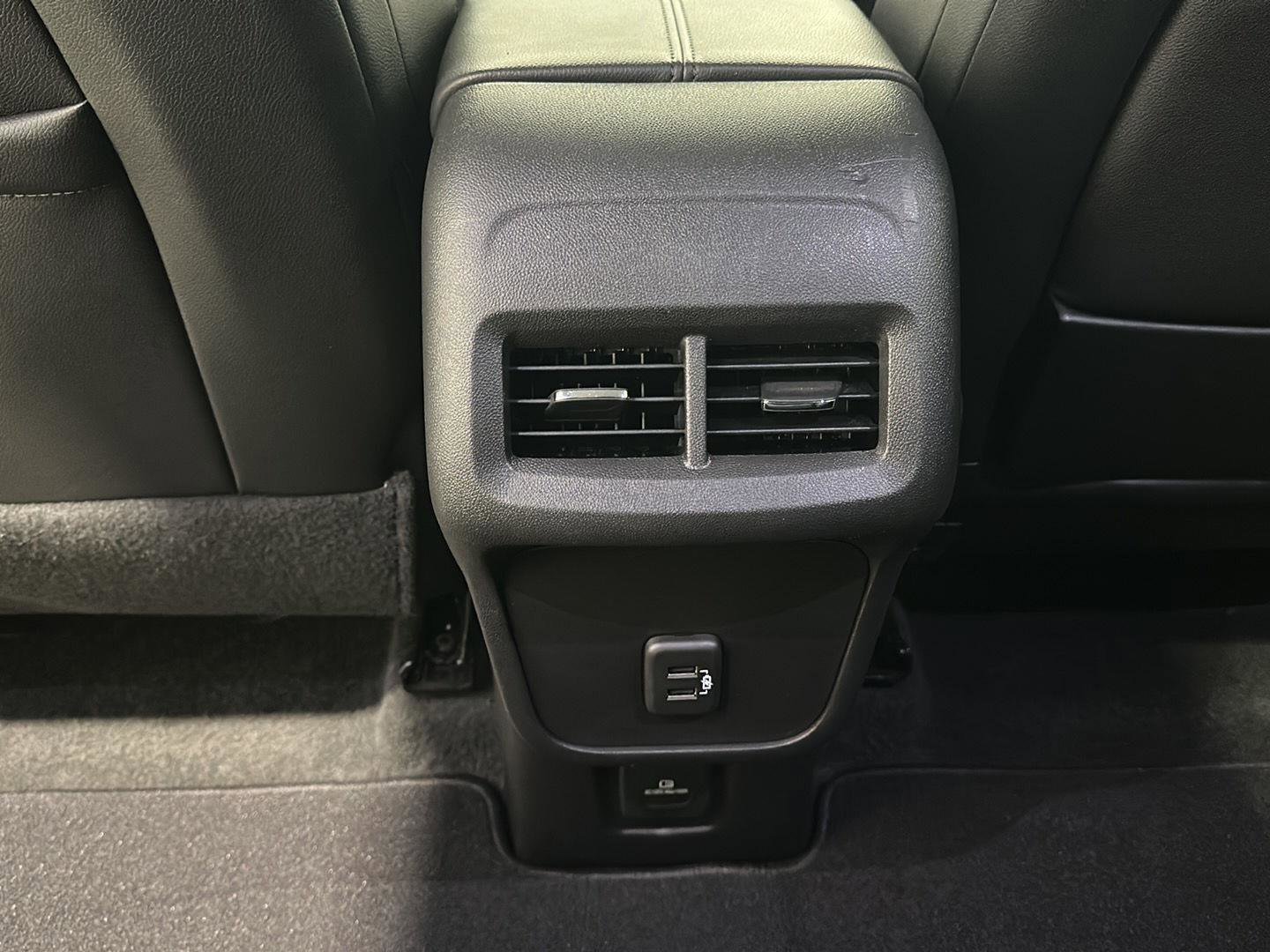 Used 2024 GMC Terrain SLT image 19