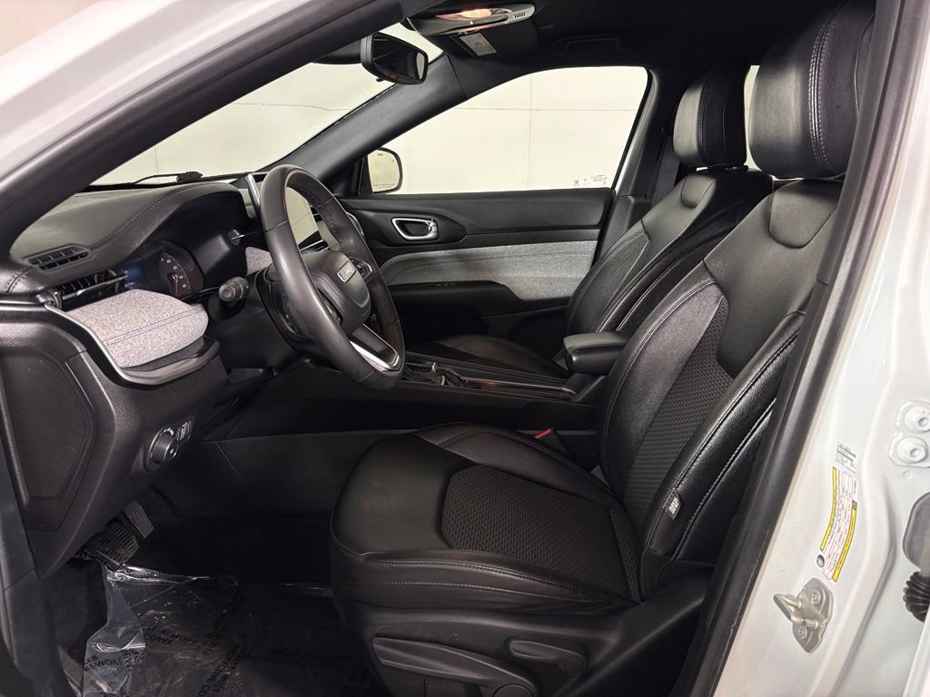 Used 2024 Jeep Compass Latitude AWD/4WD image 16
