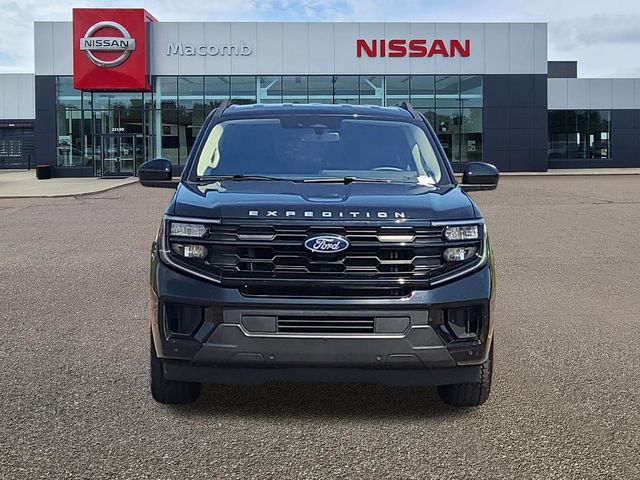 Used 2025 Ford Expedition Active AWD/4WD image 2