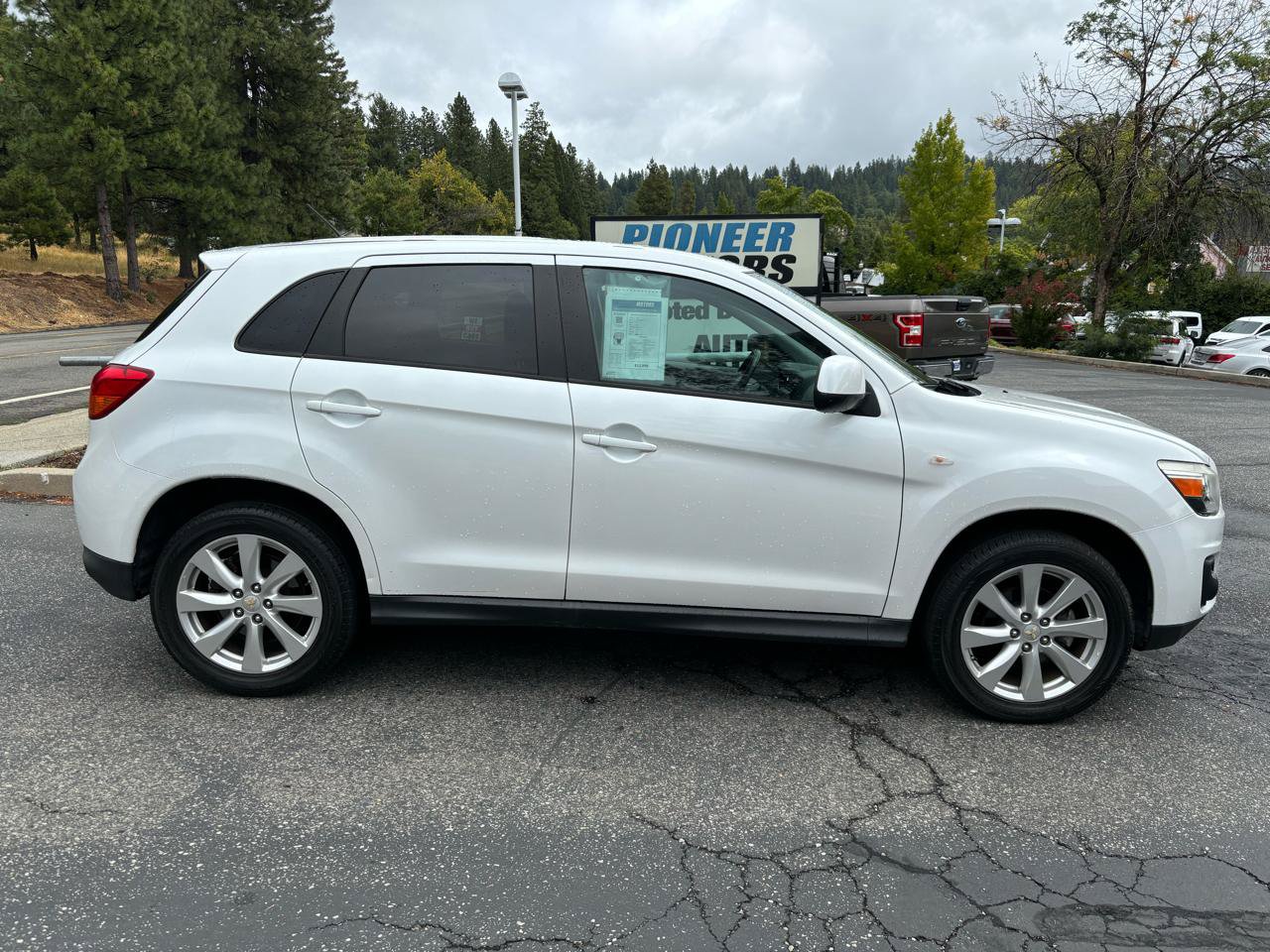 Used 2015 Mitsubishi Outlander Sport ES FWD image 2
