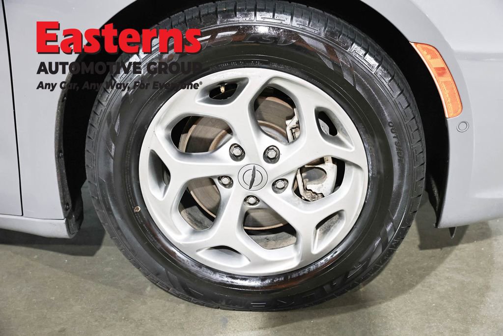 Used 2022 Chrysler Pacifica Limited FWD image 32