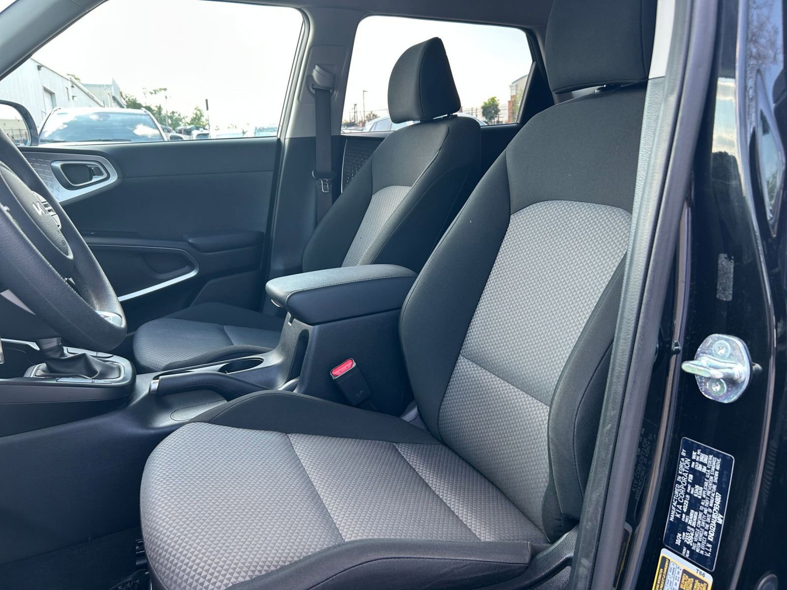 Used 2025 Kia Soul LX w/ LX Technology Package FWD image 31
