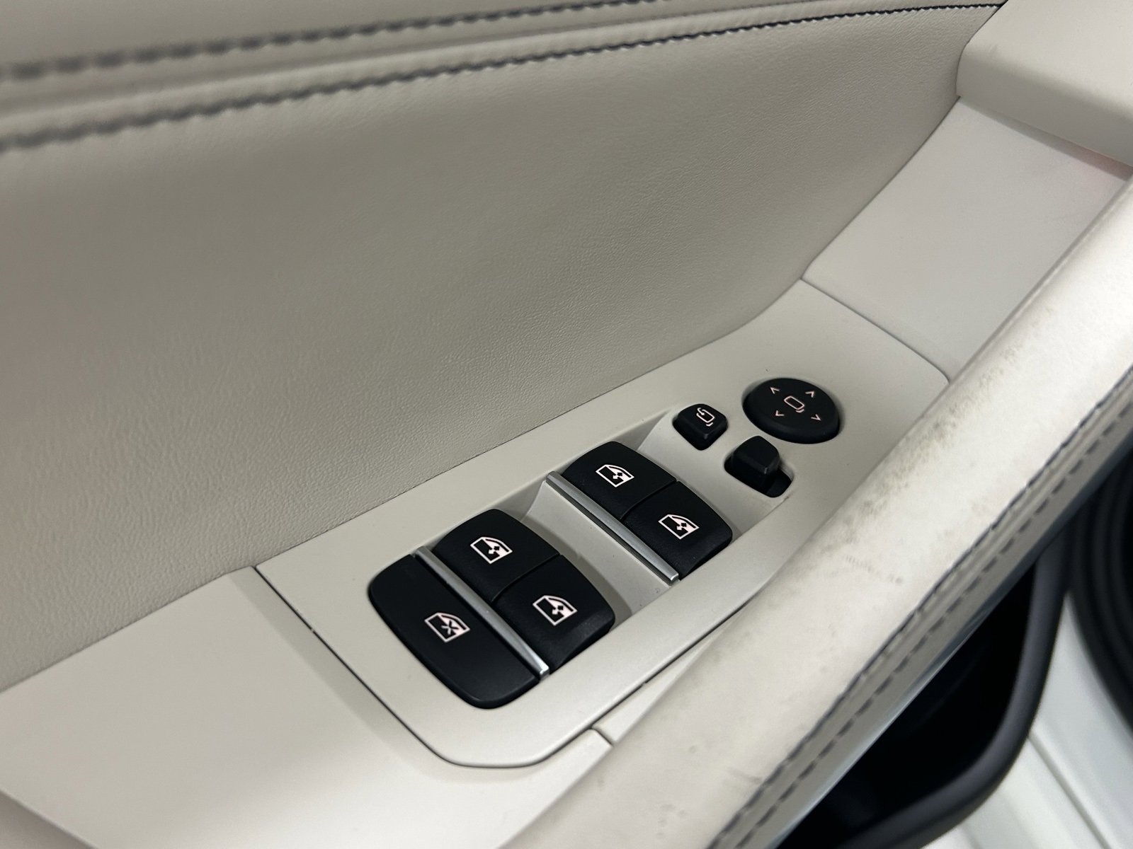 Used 2023 BMW X6 M50i w/ Executive Package image 23