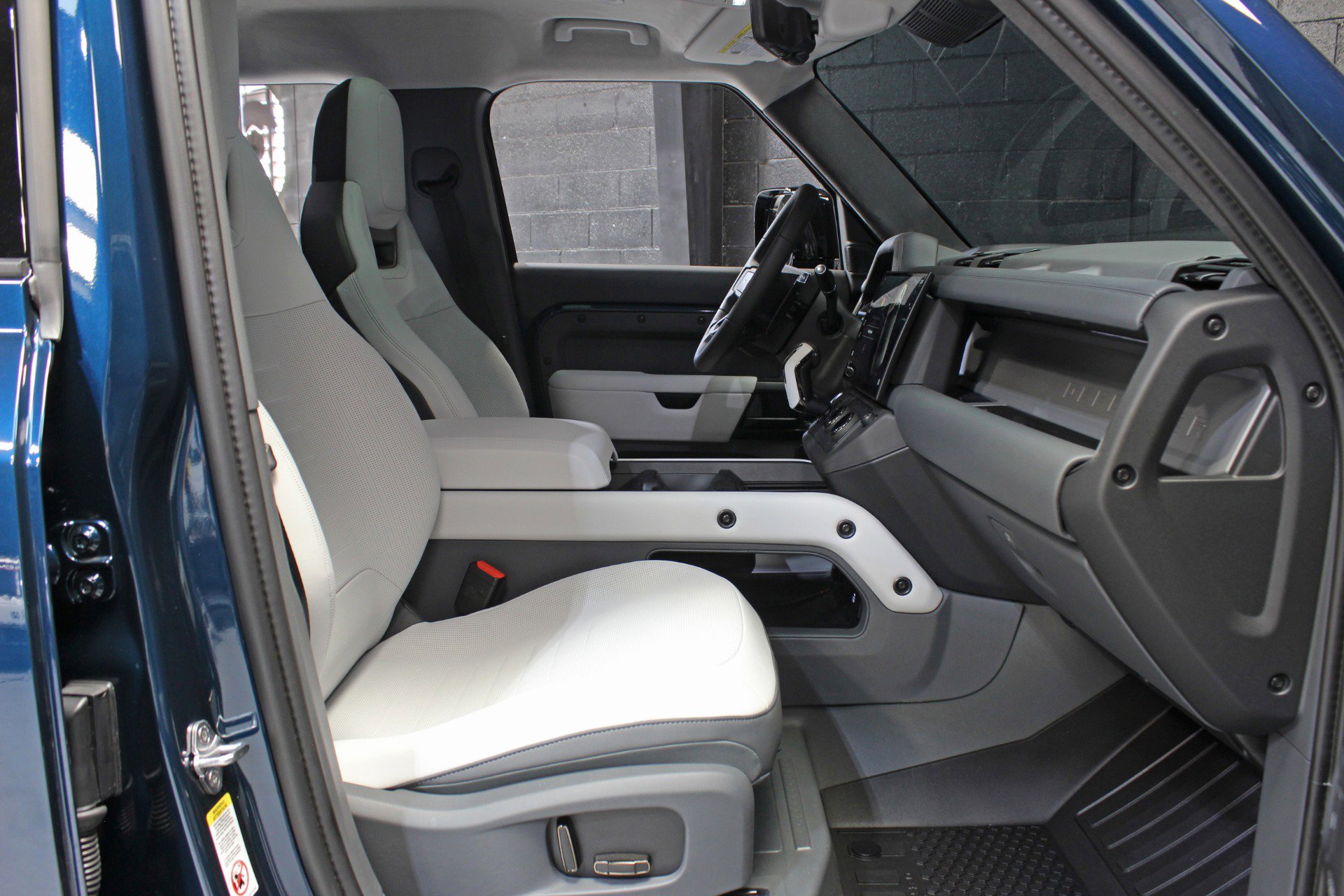 Used 2026 Land Rover Defender 110 image 57