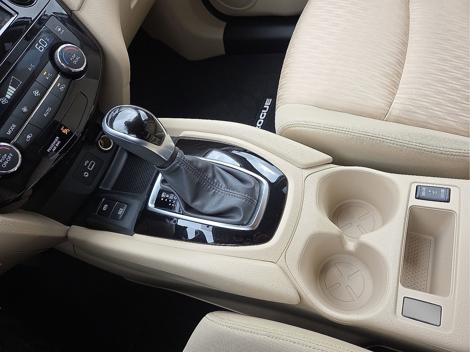 Used 2020 Nissan Rogue SV w/ Premium Package image 25