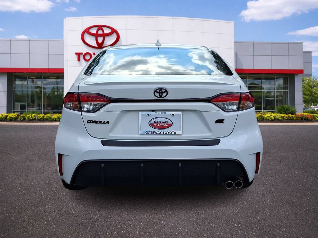 Used 2024 Toyota Corolla SE w/ SE Premium Package FWD image 5
