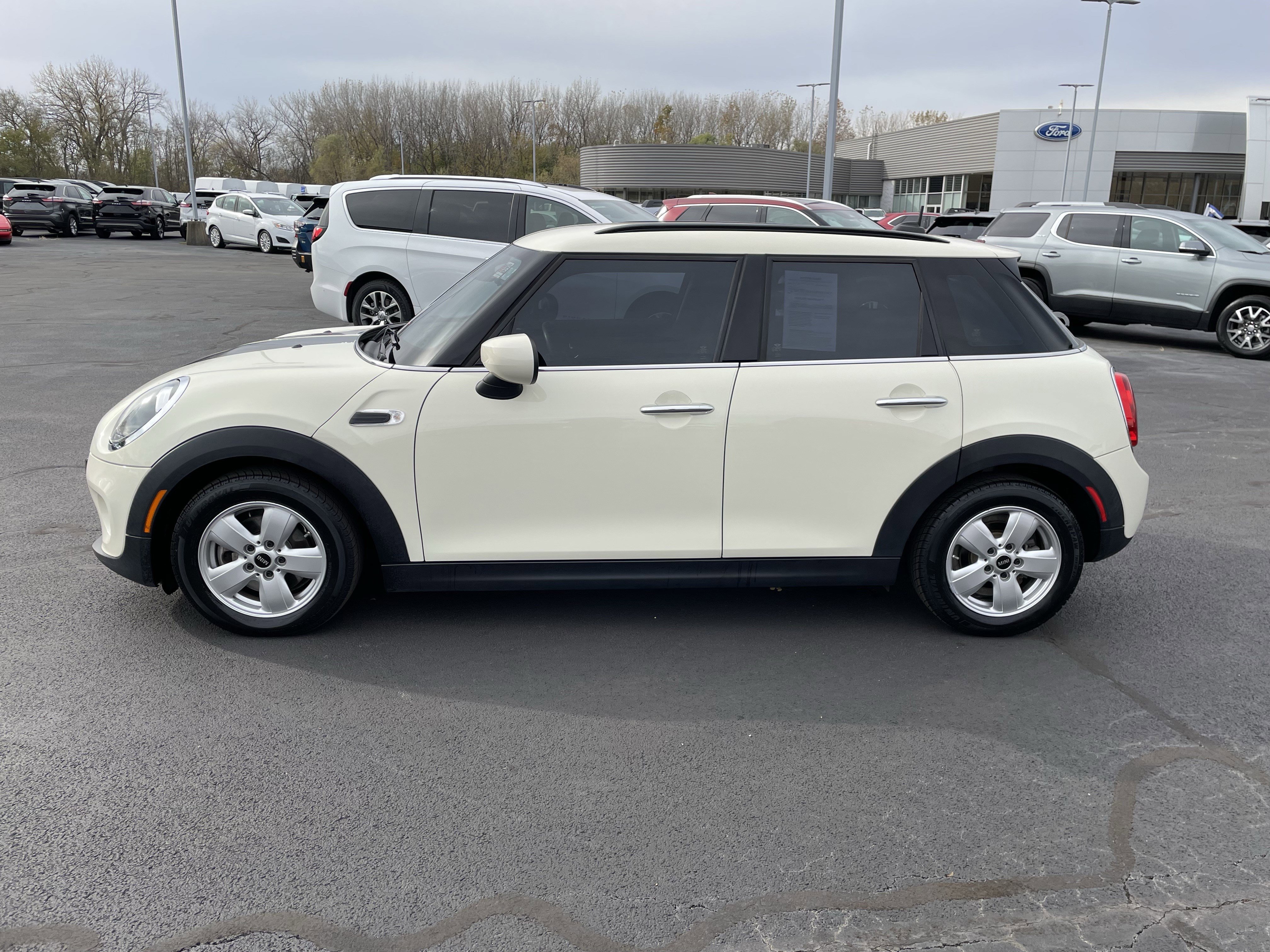 Used 2020 MINI Cooper 4-Door Hardtop w/ Storage Package image 2