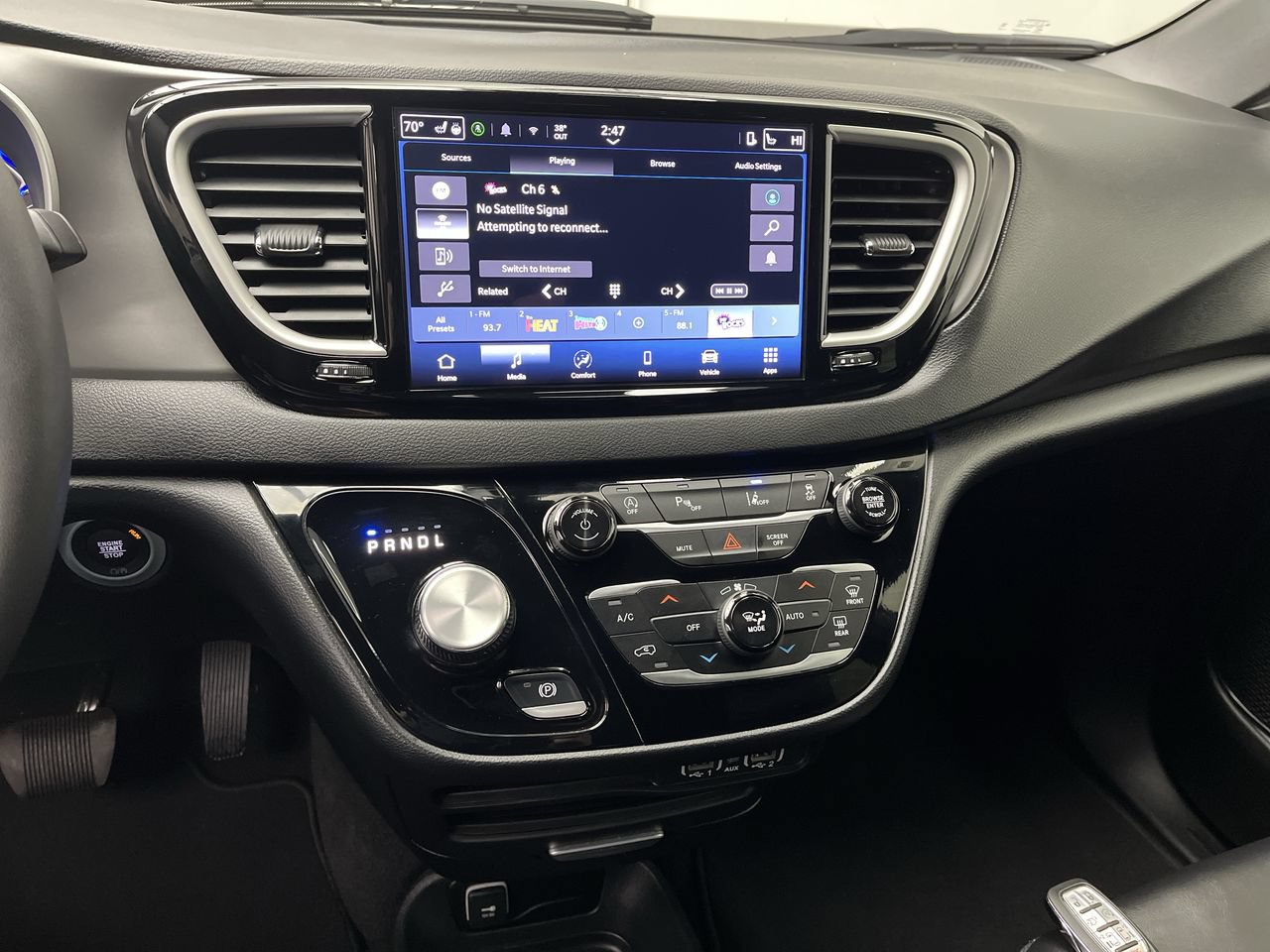 Used 2025 Chrysler Pacifica Select FWD image 17