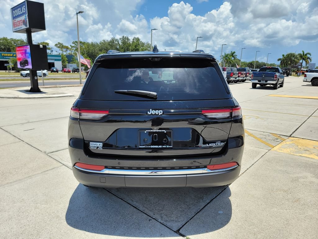 Used 2025 Jeep Grand Cherokee Limited w/ Luxury Tech Group II RWD image 4