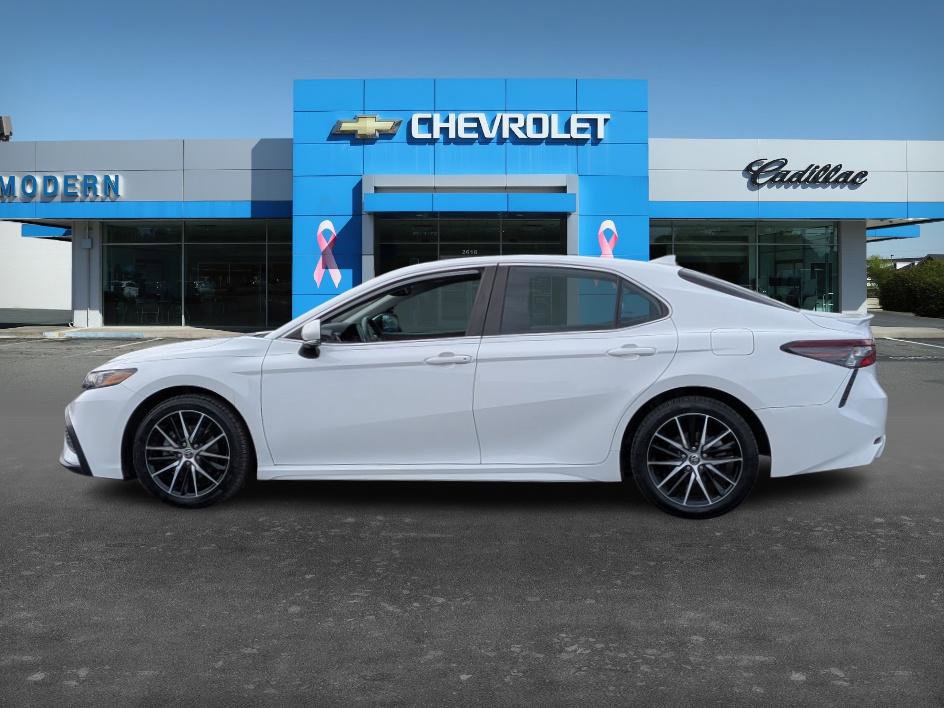 Used 2022 Toyota Camry SE image 4