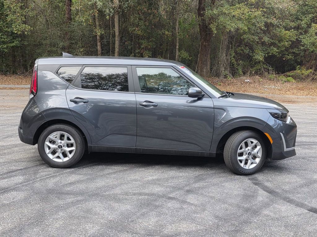 Used 2023 Kia Soul LX w/ LX Technology Package image 29