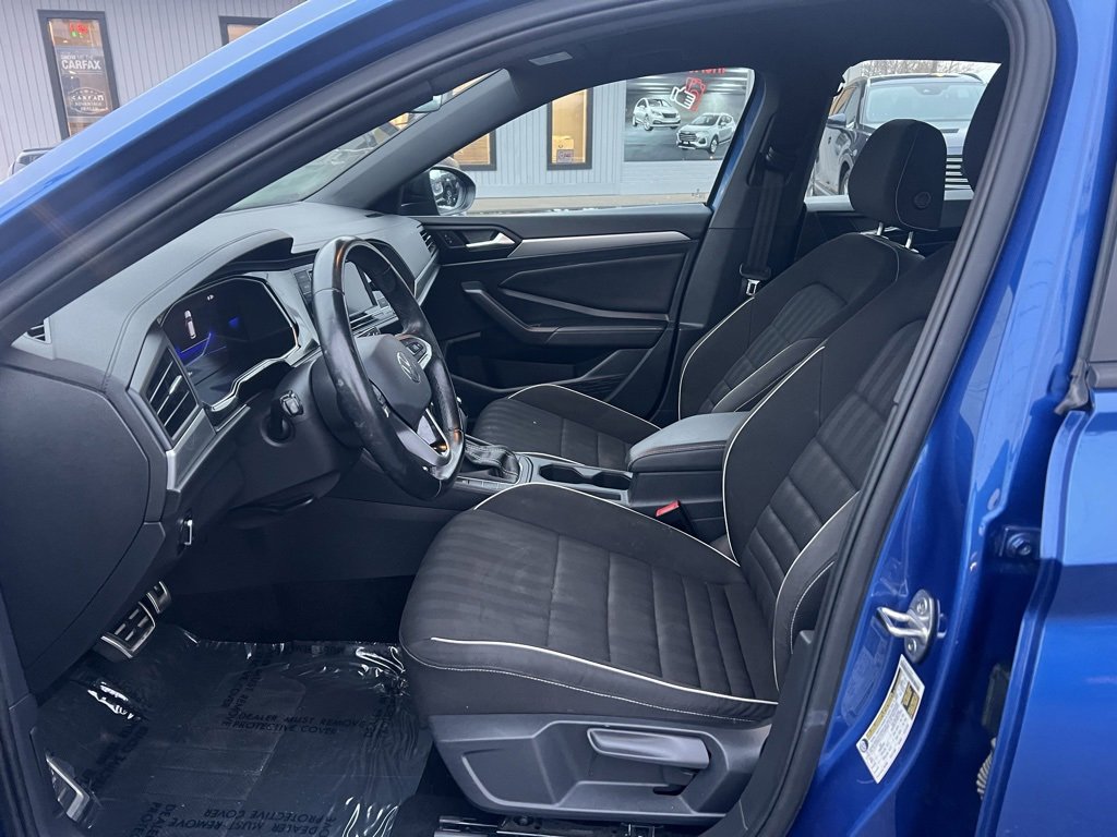 Used 2023 Volkswagen Jetta Sport image 9