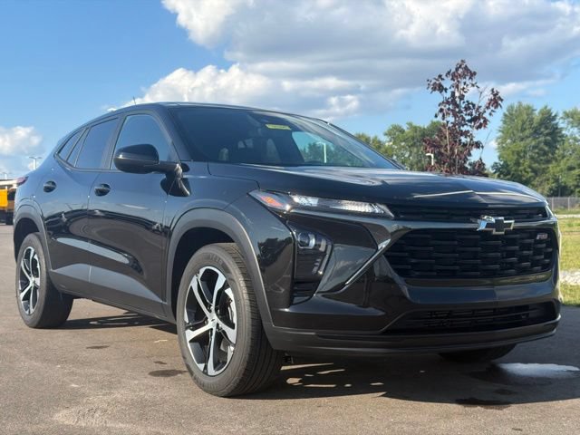 Used 2024 Chevrolet Trax RS w/ Sunroof Package FWD image 1