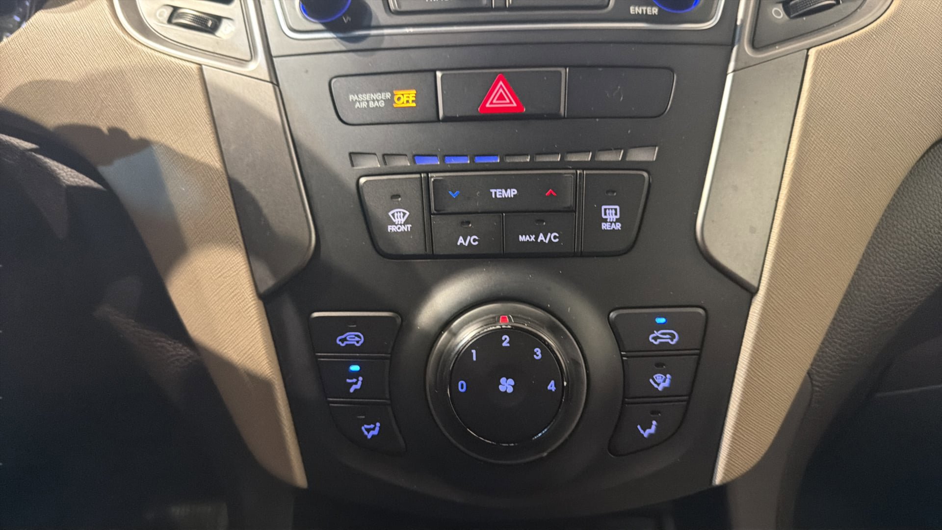 Used 2017 Hyundai Santa Fe Sport w/ Cargo Package FWD image 28