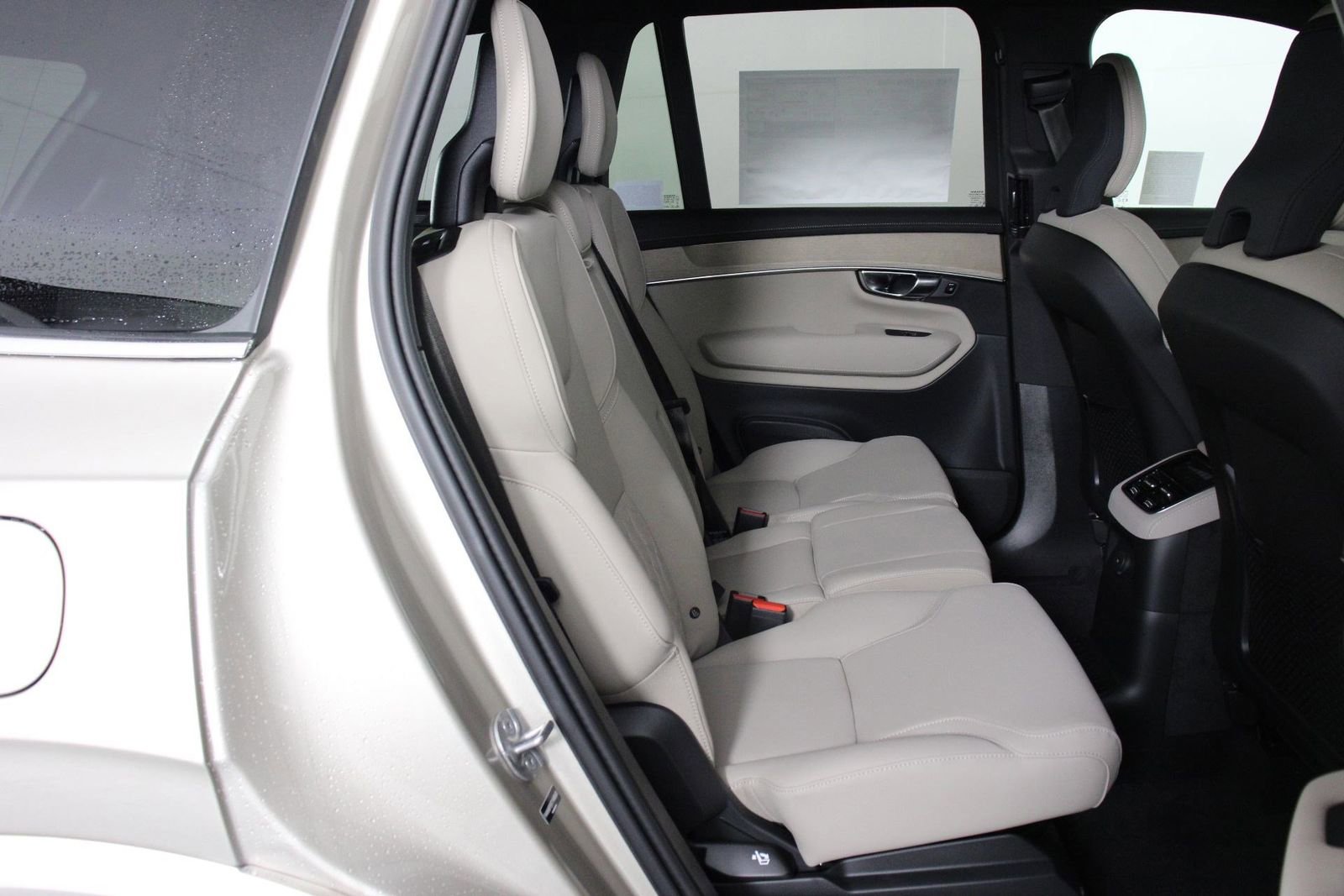 New 2026 Volvo XC90 T8 Plus w/ Protection Package Premier image 11
