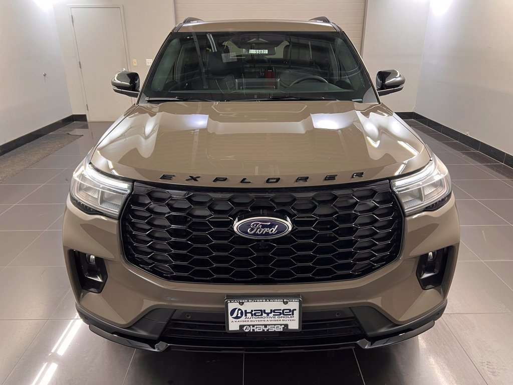New 2026 Ford Explorer ST-Line w/ ST-Line Street Pack AWD/4WD image 2