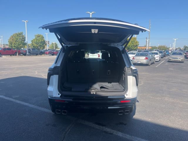 Used 2024 Chevrolet Traverse RS image 11