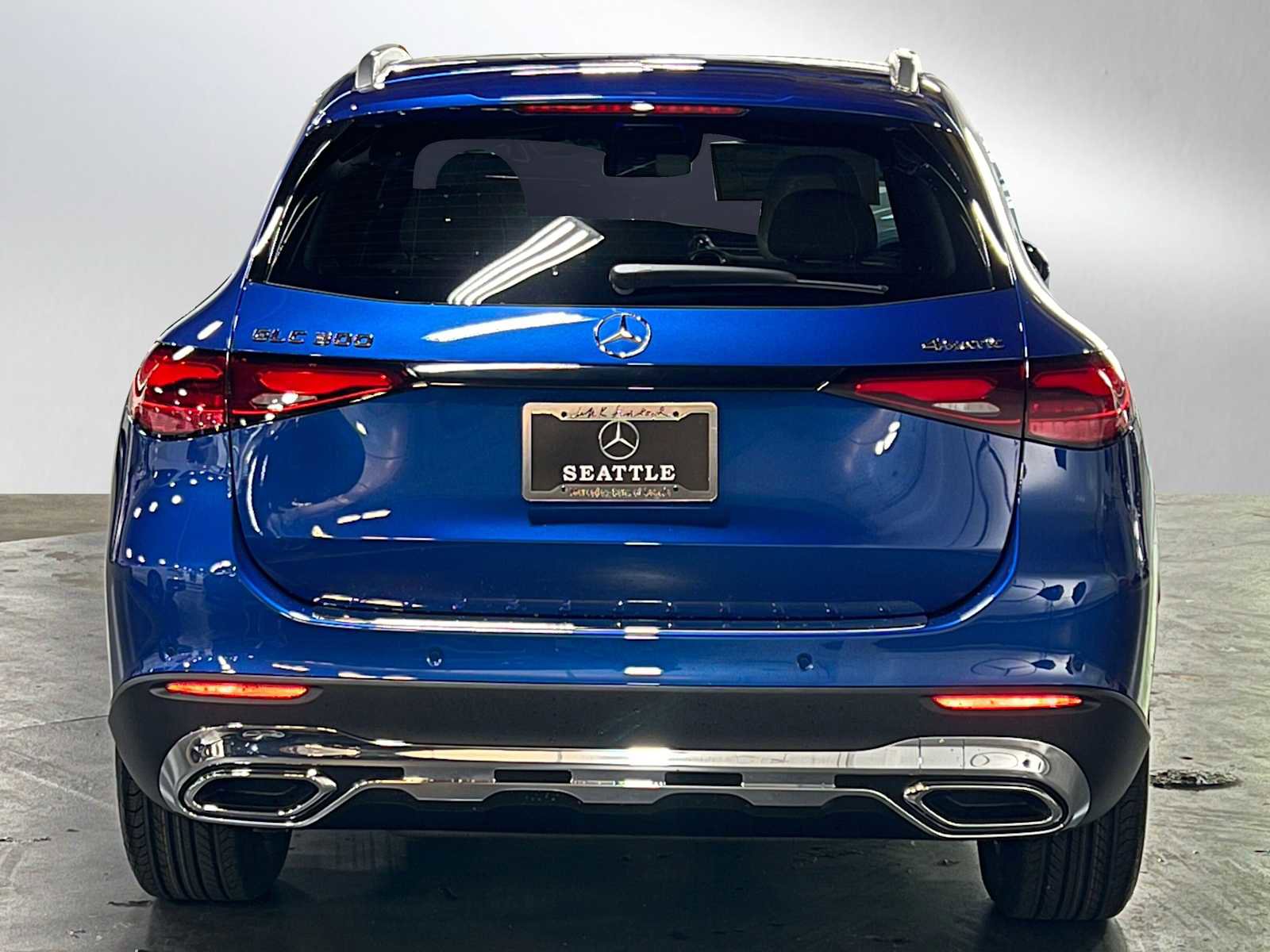 Used 2025 Mercedes-Benz GLC 300 4MATIC image 4