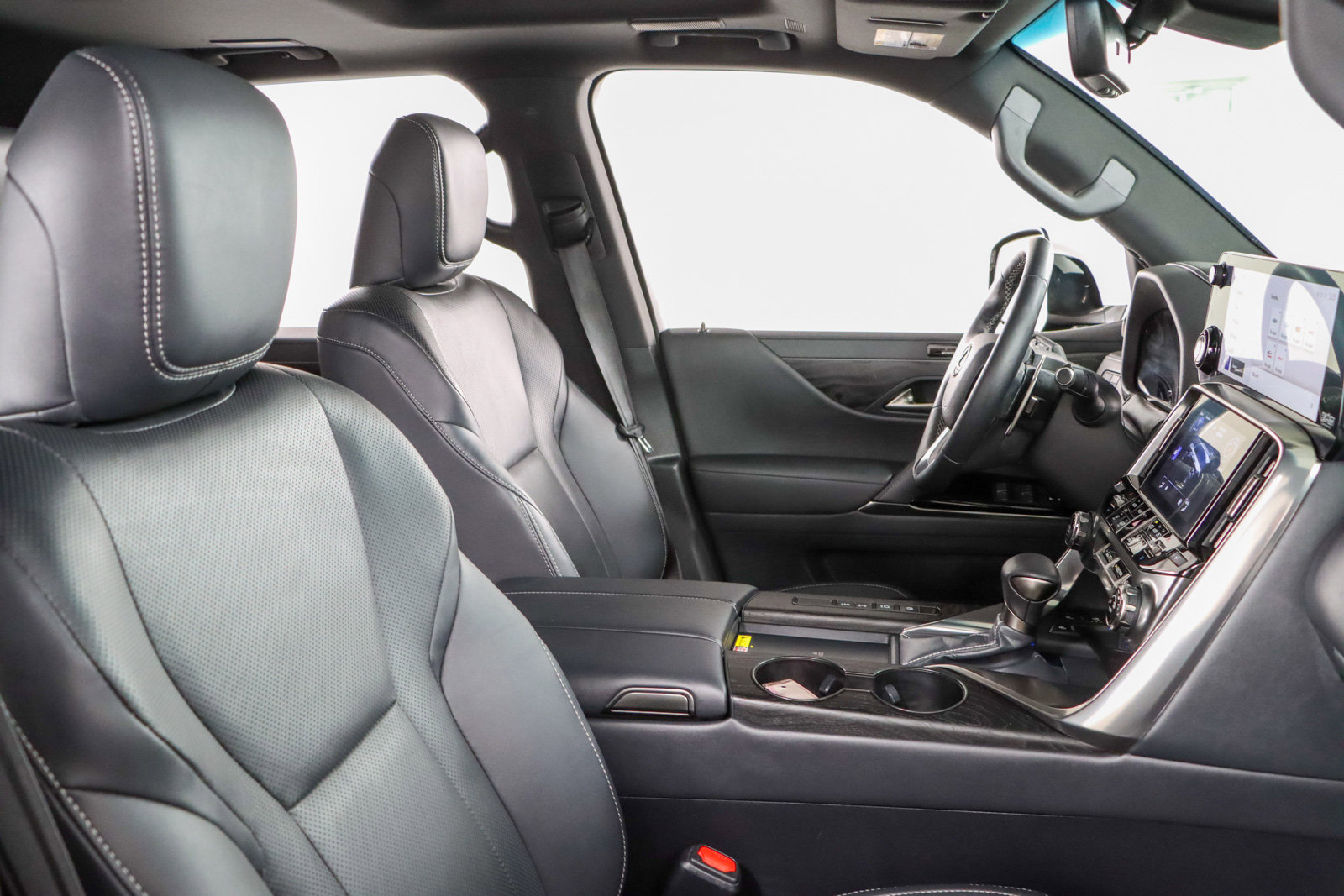 Used 2024 Lexus LX 600 4WD w/ Interior Upgrade Package image 29