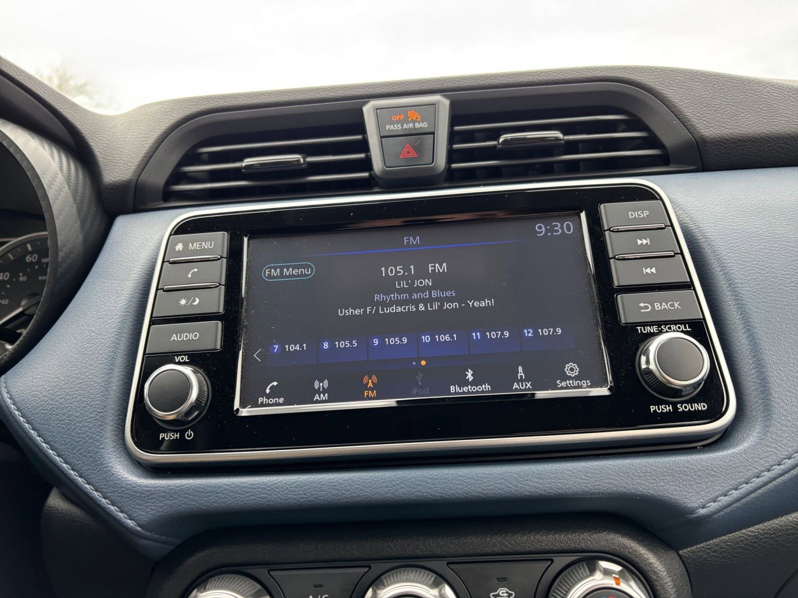 Used 2025 Nissan Versa SV image 20